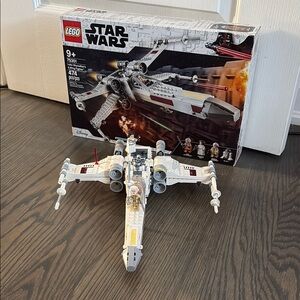 Lego White and Gray Building Set Star Wars X-Wing